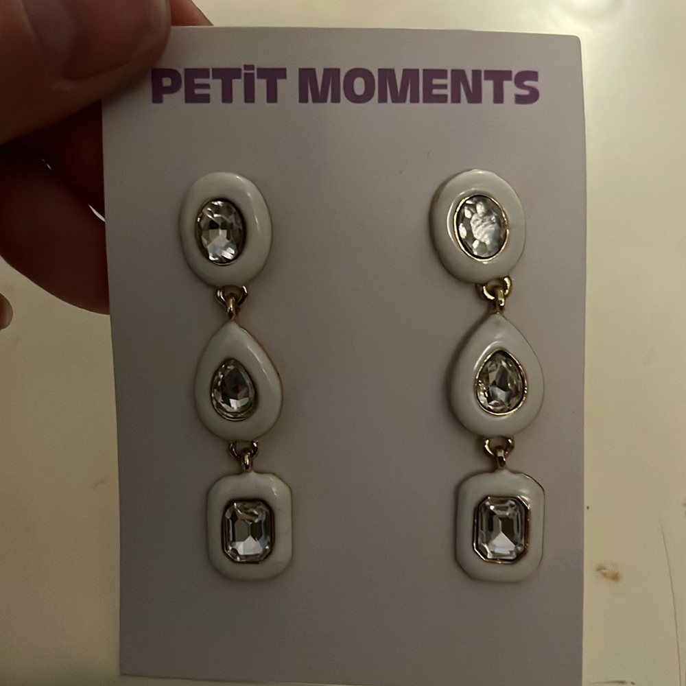Petit moments Cole Earrings in White
